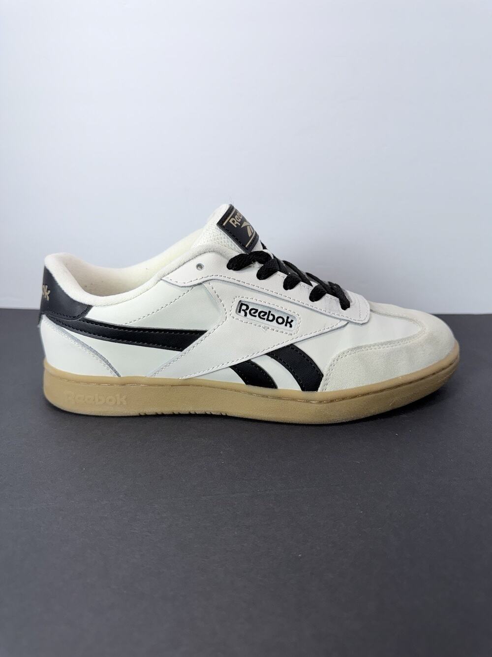 Reebok Athletic Sneakers Women's Size 8.5 Beige / black Lace-Up Low Top Shoes